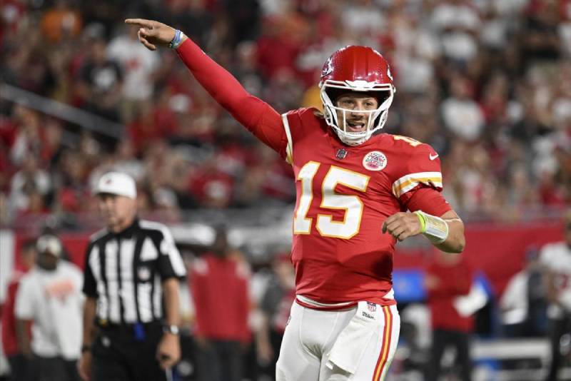 4,3 millions pour Patrick Mahomes ! Le marché des cartes de collection  s'enflamme et oublie les passionnés