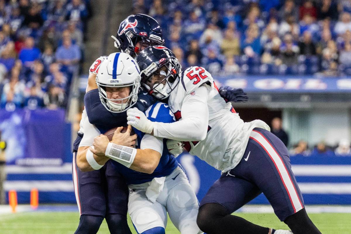 Texans rally to beat Colts 32-31 in season finale