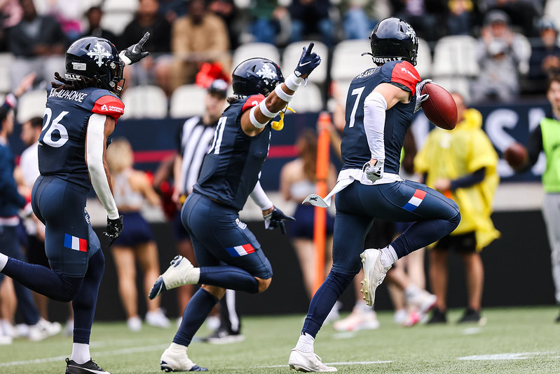 Interception de Maceo Beard pour les mousquetaires de paris contre le Rhein Fire