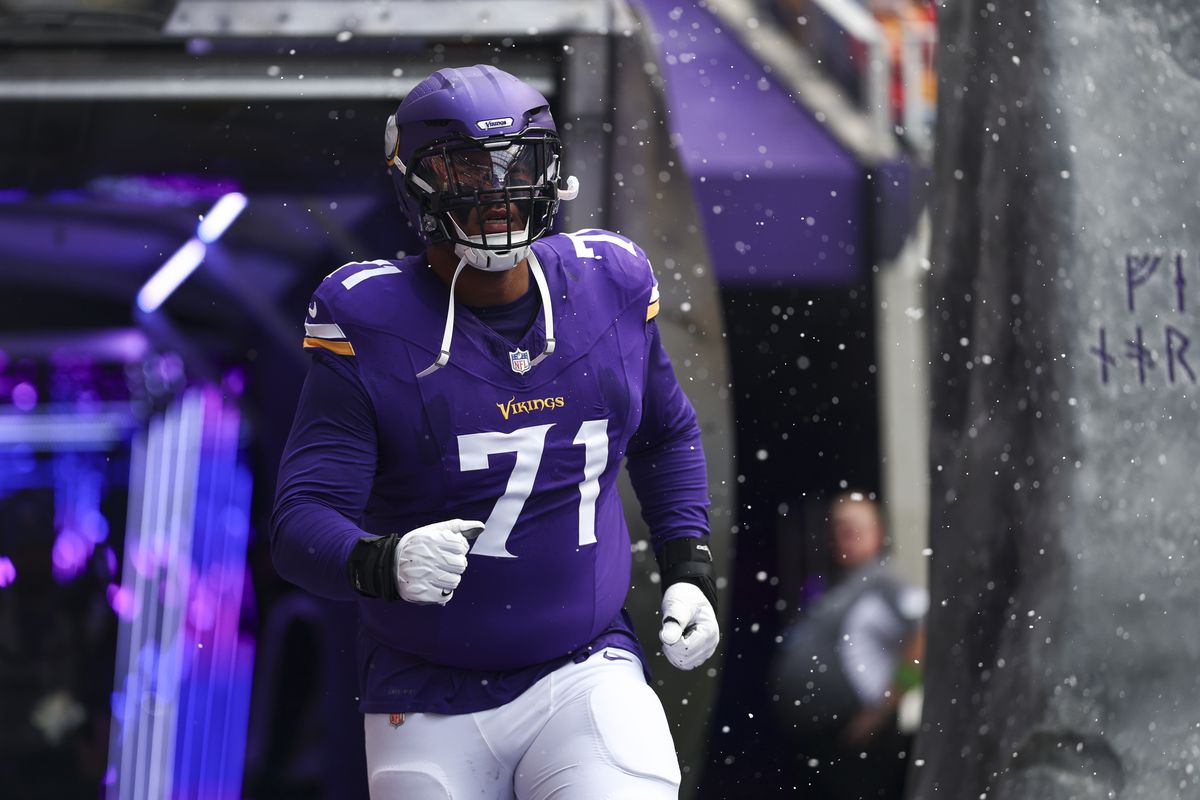 Vikings : nouveau contrat record pour Christian Darrisaw | Touchdown Actu  (NFL Actu)